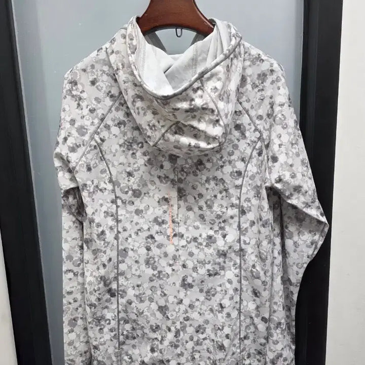 [BUNJANG] Skechers Performance Functional Hooded Windbreaker 95 / 스케쳐스 퍼포먼스 기능성 후드바람막이 95