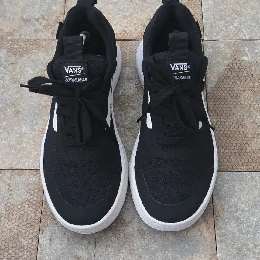 [BUNJANG] Vans UltraRange Black Sneakers / (250)반스 울트라레인지 블랙 스니커즈