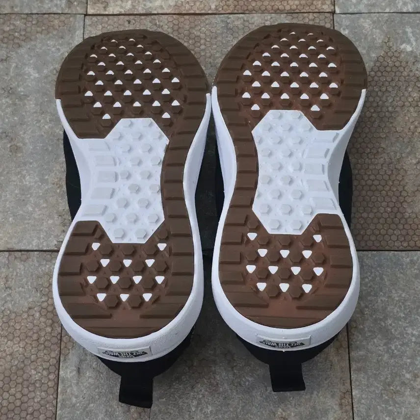[BUNJANG] Vans UltraRange Black Sneakers / (250)반스 울트라레인지 블랙 스니커즈