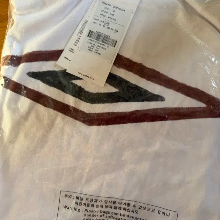 [SOLD OUT] [포카 포함] 엄브로 X 트레저 아사히 핸드드로잉 로고 반팔 화이트
