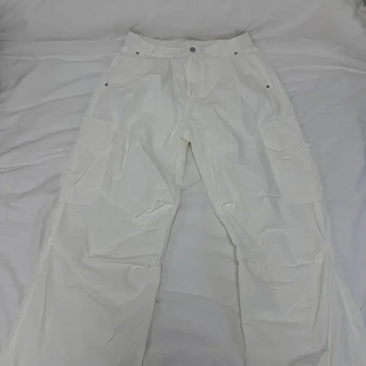 [BUNJANG] KIMUHEUR Nylon Cargo Pants White L / (새상품) 키뮤어 나일론 카고 팬츠 화이트 L
