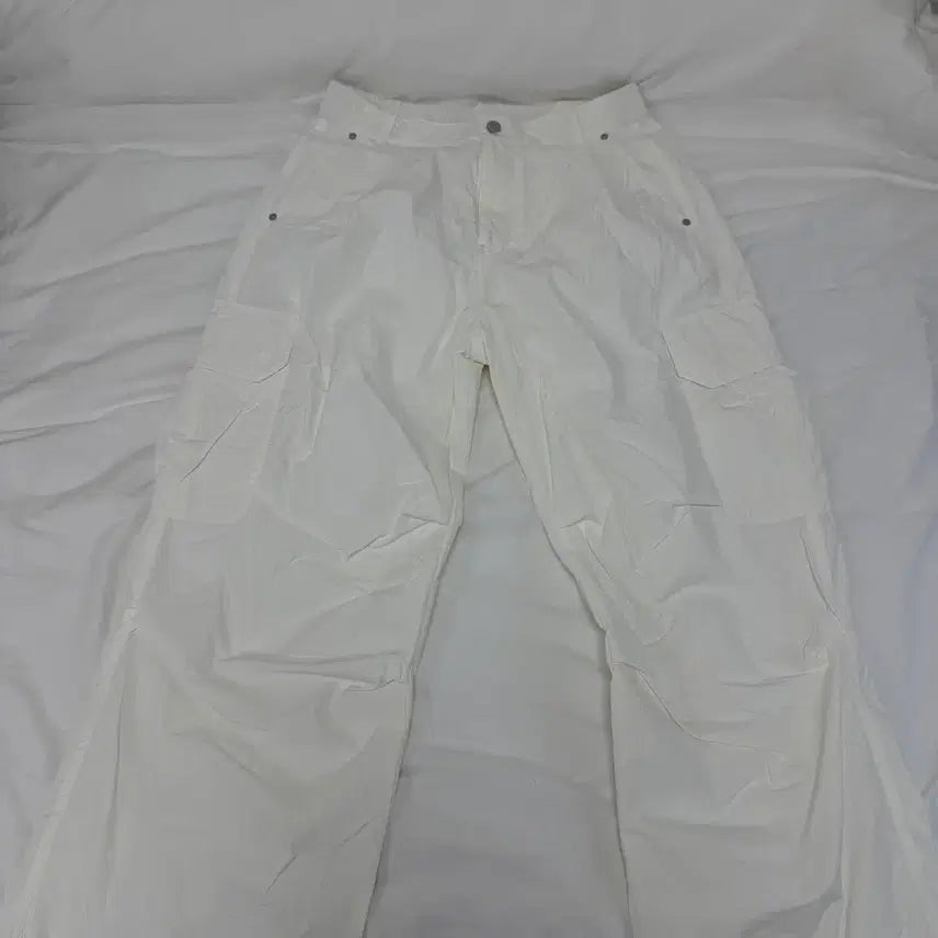 [BUNJANG] KIMUHEUR Nylon Cargo Pants White L / (새상품) 키뮤어 나일론 카고 팬츠 화이트 L