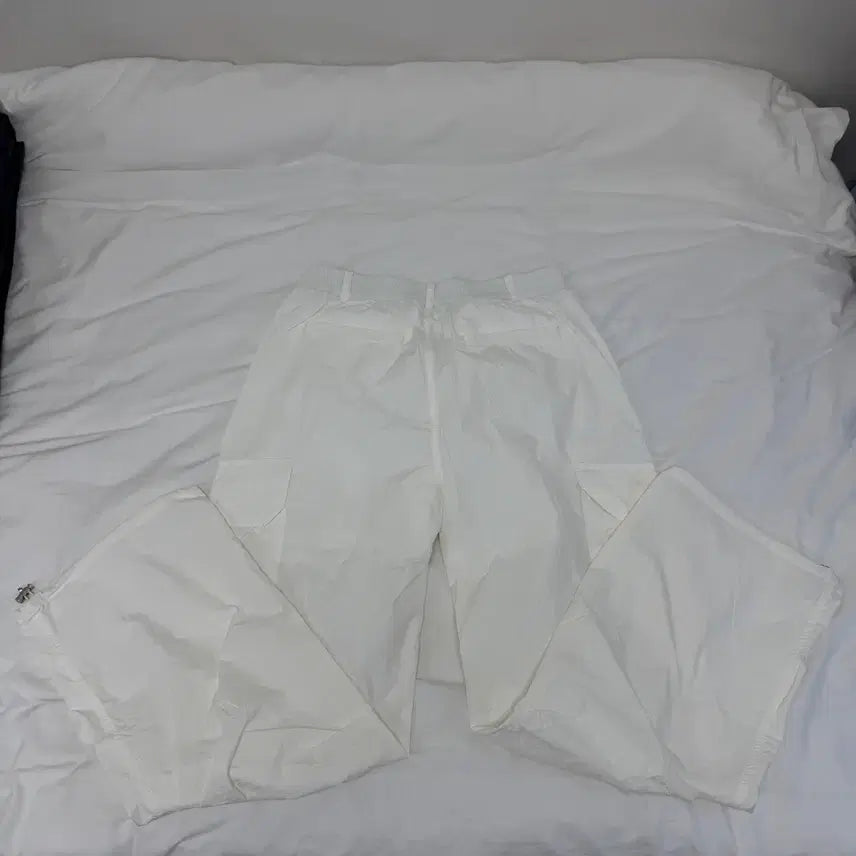 [BUNJANG] KIMUHEUR Nylon Cargo Pants White L / (새상품) 키뮤어 나일론 카고 팬츠 화이트 L