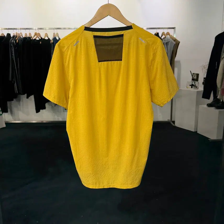[BUNJANG] Nike Dri-FIT Trail Rise Running Short Sleeve T-shirt / [택포] [M] 나이키 드라이핏 트레일 라이즈 러닝 반팔티