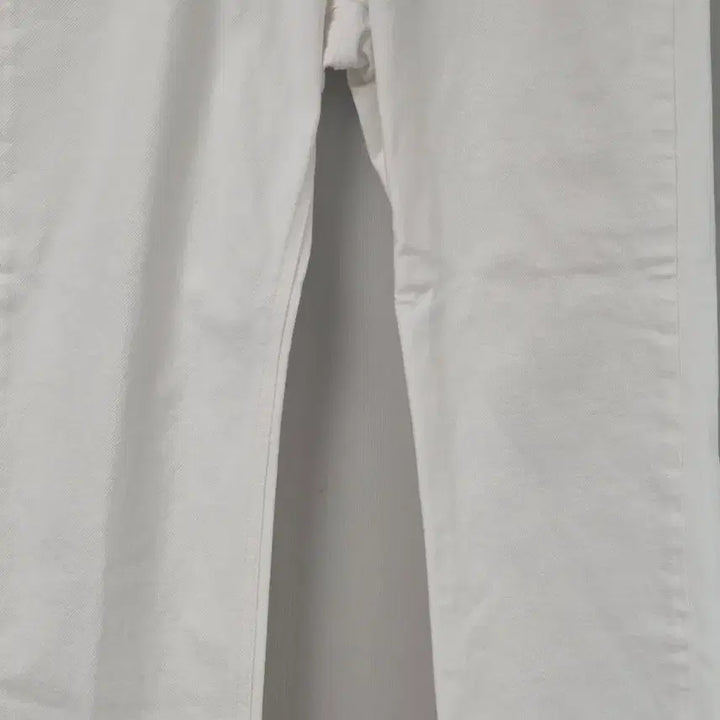 [SOLD OUT] 화이트 세미와이드 데님 30인치 (상태최상)