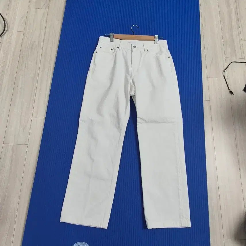[SOLD OUT] 화이트 세미와이드 데님 30인치 (상태최상)