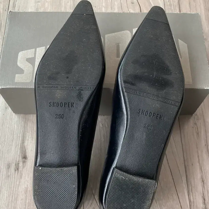 [BUNJANG] Shoopen Pointed Toe Ribbon Flat Shoes / 슈펜 포인트토 리본플랫 250