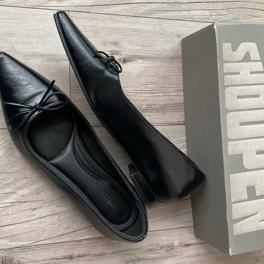 [BUNJANG] Shoopen Pointed Toe Ribbon Flat Shoes / 슈펜 포인트토 리본플랫 250