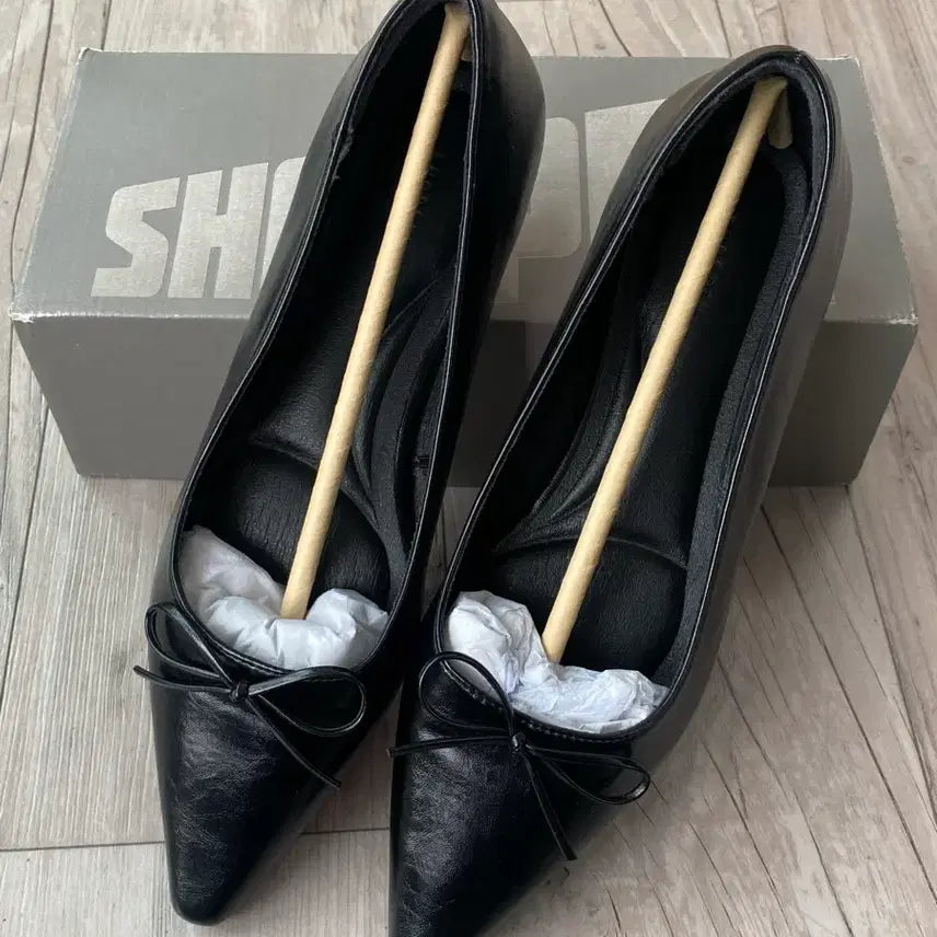[BUNJANG] Shoopen Pointed Toe Ribbon Flat Shoes / 슈펜 포인트토 리본플랫 250