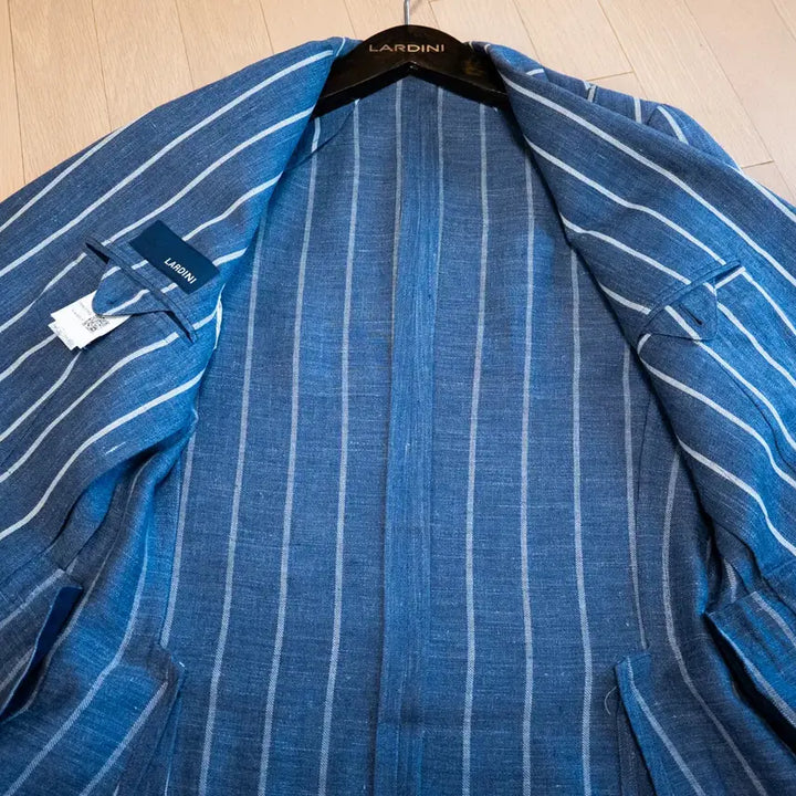 [SOLD OUT] 라르디니 네이비 스트라이프 더블 재킷 판매합니다.