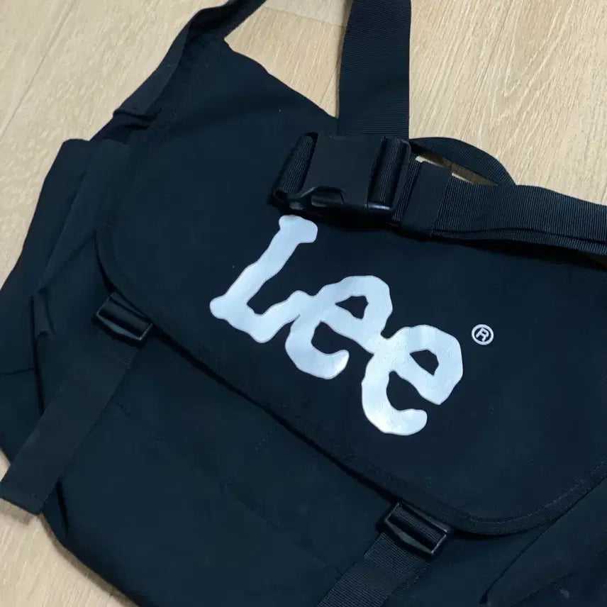[BUNJANG] Lee Messenger Bag / Lee 검정색 메신저백