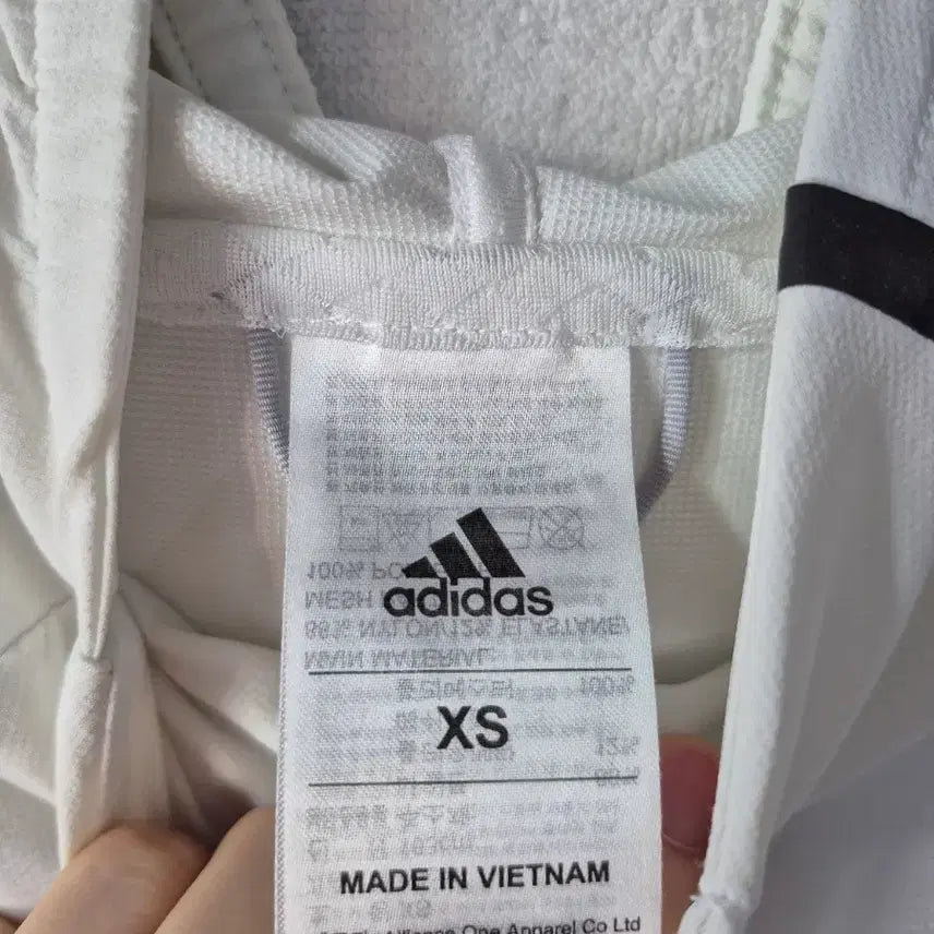 [SOLD OUT] xs 아디다스 화이트 바람막이 자켓