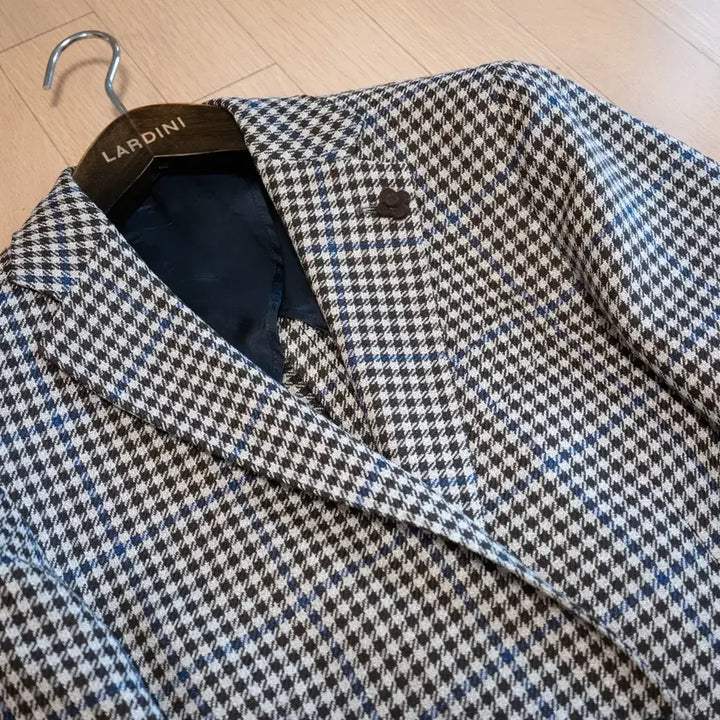 [SOLD OUT] 라르디니 글렌 재킷 판매합니다.