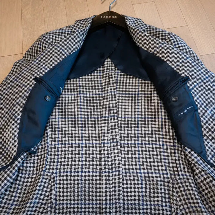 [SOLD OUT] 라르디니 글렌 재킷 판매합니다.
