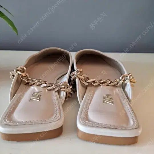 [BUNJANG] Zara Mule 230 - White Mule with Gold Chain / 자라 뮬/230