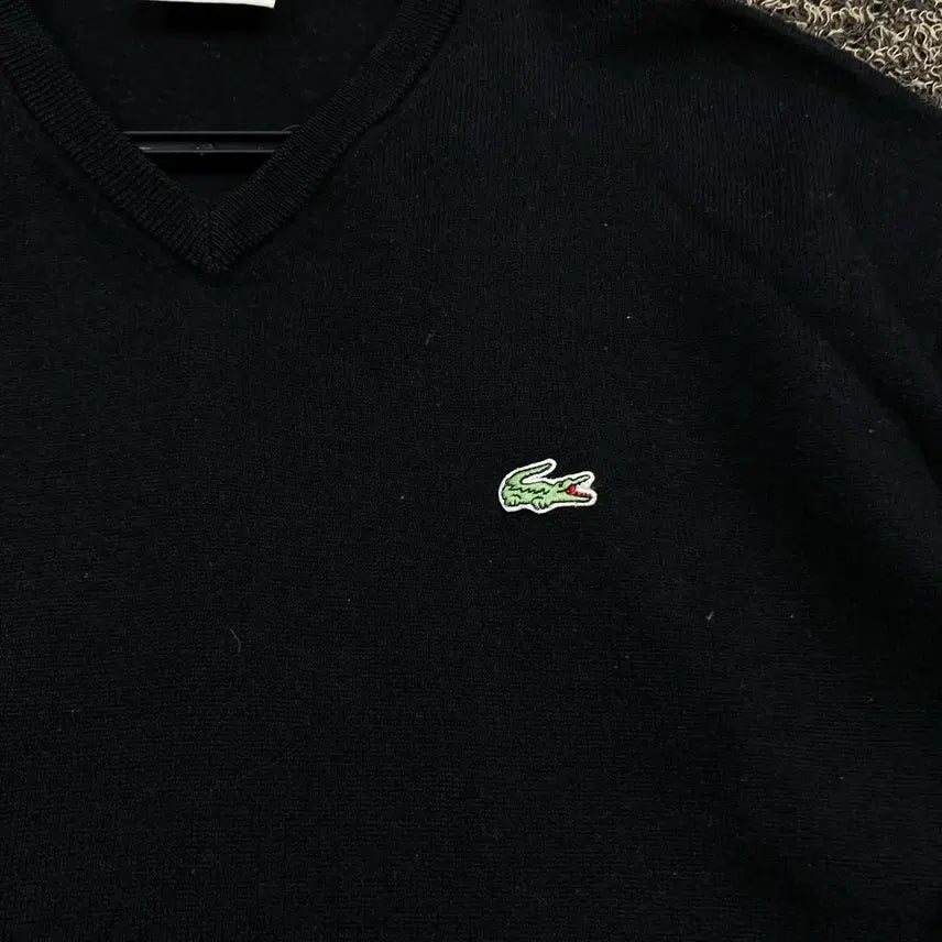 [SOLD OUT] 라코스테 블랙 브이넥 니트