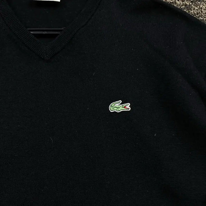 [SOLD OUT] 라코스테 블랙 브이넥 니트