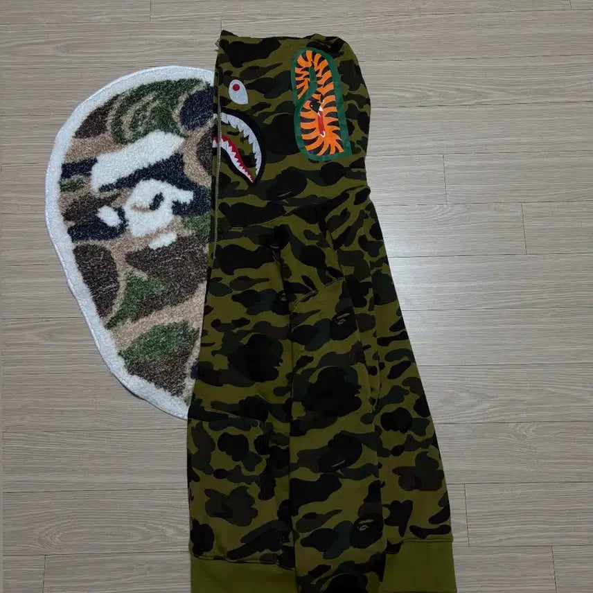 [SOLD OUT] 베이프 샤크 후드집업 M
