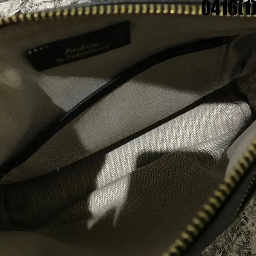 [BUNJANG] Black Leather Crossbody Bag / 블랙 가죽 크로스백