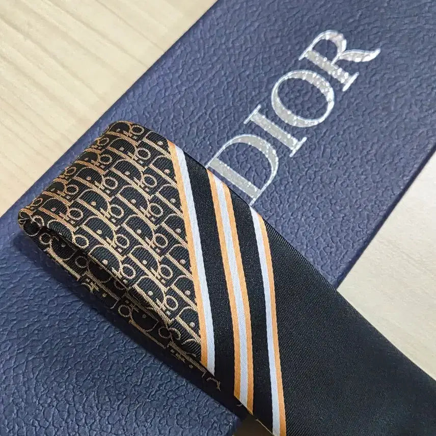 [BUNJANG] Dior Oblique Pattern Necktie / 디올 Dior 오블리크 배색넥타이(블랙골드)