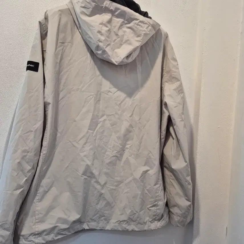 [BUNJANG] National Geographic Ivory Hooded Windbreaker Jacket / 내셔널지오그래픽 바람막이 아이보리 후드 자켓