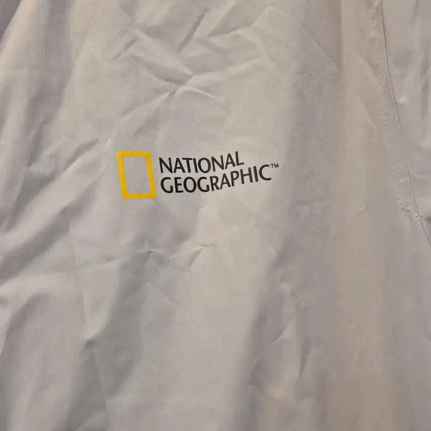 [BUNJANG] National Geographic Ivory Hooded Windbreaker Jacket / 내셔널지오그래픽 바람막이 아이보리 후드 자켓