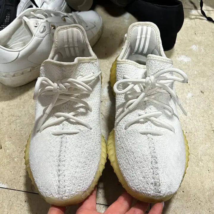 [BUNJANG] Adidas Yeezy Boost 350 V2 Cream White Sneakers / 아디다스 이지부스트 350 V2 크림화이트 245