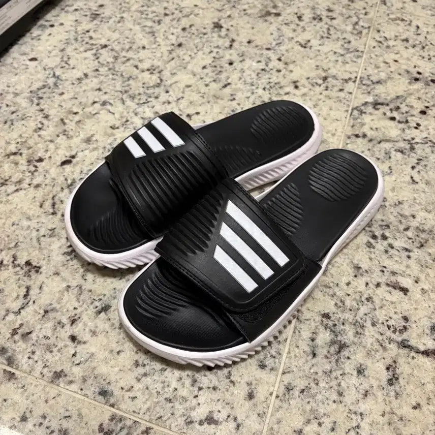 [SOLD OUT] 아디다스 알파바운스 슬라이드 2.0 (알파리스폰스) 265사이즈
