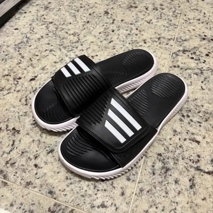 [SOLD OUT] 아디다스 알파바운스 슬라이드 2.0 (알파리스폰스) 265사이즈