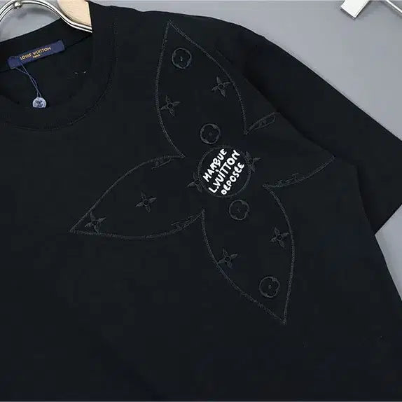 [BUNJANG] Louis Vuitton Monogram Flower Embroidered Logo Round T-shirt / 모노 플라워 자수로고 라운드 티셔츠
