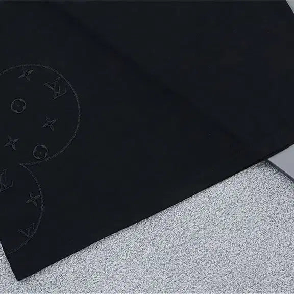 [BUNJANG] Louis Vuitton Monogram Flower Embroidered Logo Round T-shirt / 모노 플라워 자수로고 라운드 티셔츠
