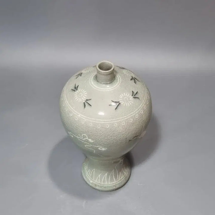 [BUNJANG] Celadon Porcelain Black and White Crane Plum Vase / 청자 흑백상감선학문매병. 높이 24.5