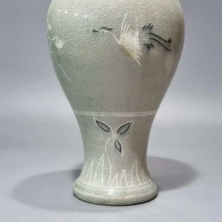 [BUNJANG] Celadon Porcelain Black and White Crane Plum Vase / 청자 흑백상감선학문매병. 높이 24.5
