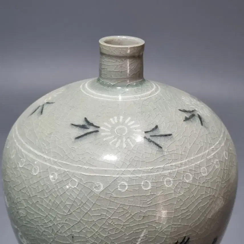 [BUNJANG] Celadon Porcelain Black and White Crane Plum Vase / 청자 흑백상감선학문매병. 높이 24.5