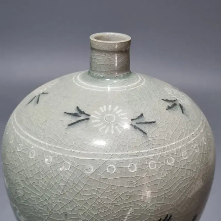 [BUNJANG] Celadon Porcelain Black and White Crane Plum Vase / 청자 흑백상감선학문매병. 높이 24.5