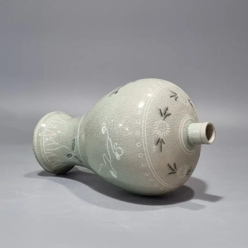 [BUNJANG] Celadon Porcelain Black and White Crane Plum Vase / 청자 흑백상감선학문매병. 높이 24.5