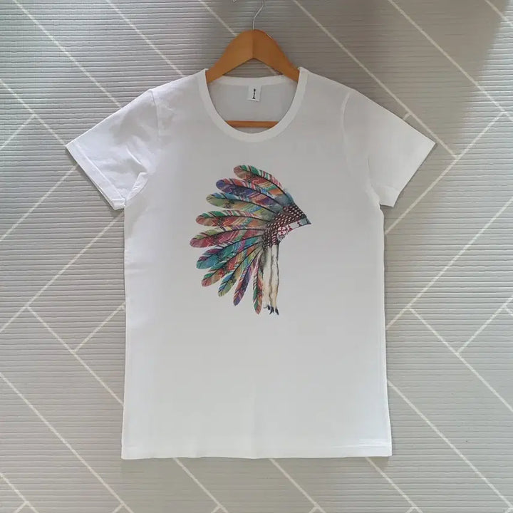 [BUNJANG] Feather Print T-shirt / .깃털 프린팅 반팔 티셔츠