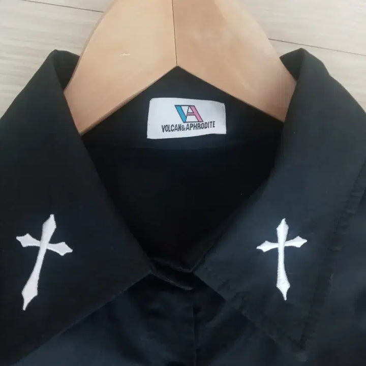 [SOLD OUT] 볼칸 앤 아프로디테 셔츠