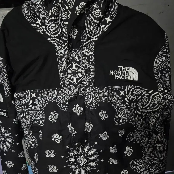 [BUNJANG] Supreme x The North Face Bandana Jacket (M) / 슈프림X노스페이스 반다나M사이즈