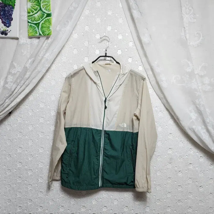 [SOLD OUT] 나이키 바람막이 160사이즈 여성s