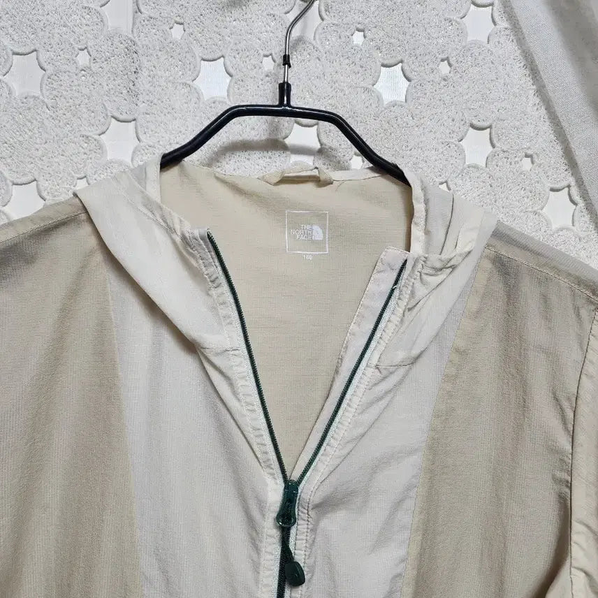[SOLD OUT] 나이키 바람막이 160사이즈 여성s