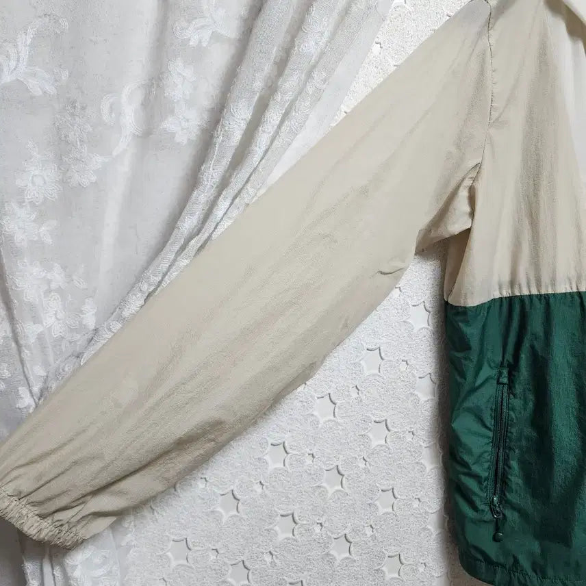 [SOLD OUT] 나이키 바람막이 160사이즈 여성s