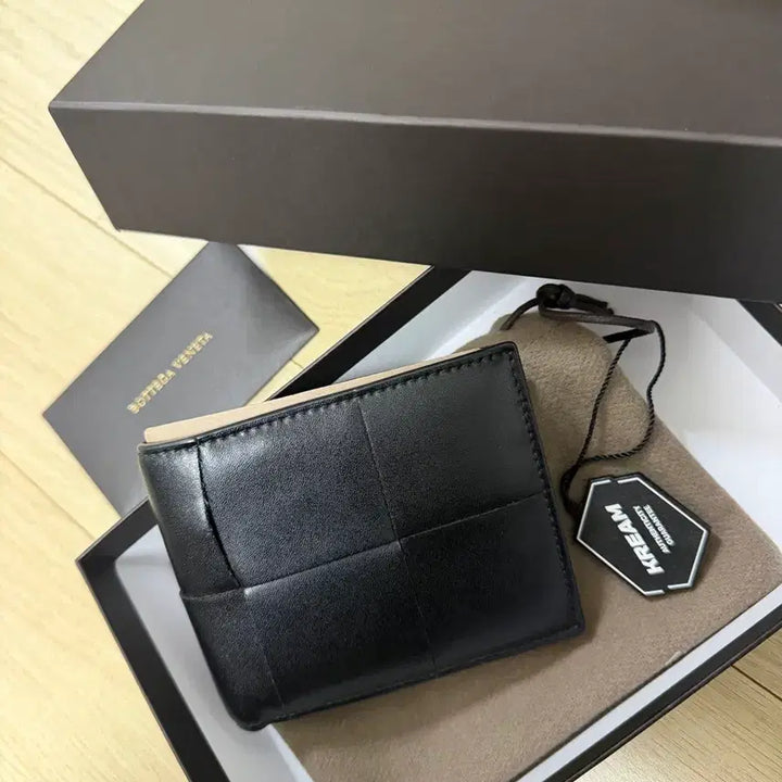 [SOLD OUT] 새상품 크림 보테가베네타 반지갑 블랙