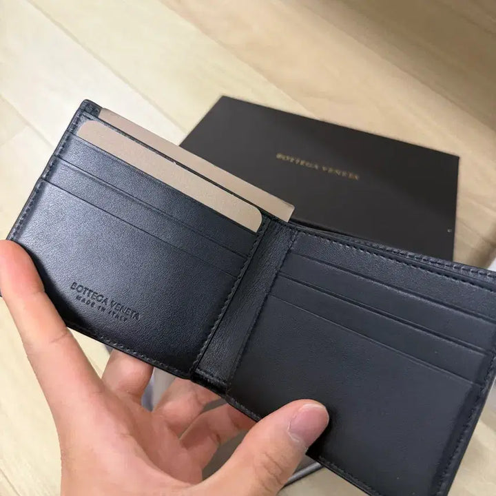 [SOLD OUT] 새상품 크림 보테가베네타 반지갑 블랙