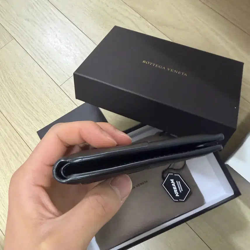 [SOLD OUT] 새상품 크림 보테가베네타 반지갑 블랙