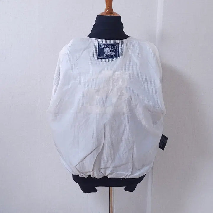 [SOLD OUT] 버버리 체크 자켓 백로고 봄버