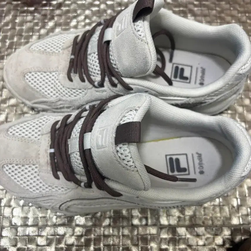 [SOLD OUT] 휠라 운동화 에샤페 크림 235