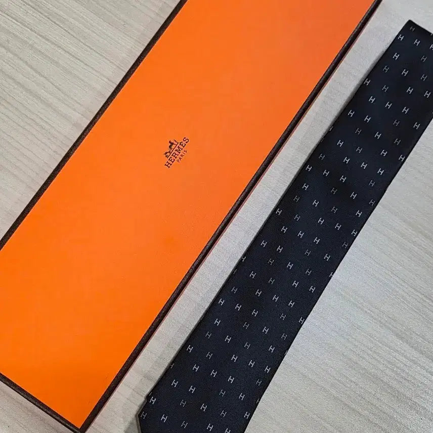 [BUNJANG] Hermes H Pattern Tie (Black) / 에르메스 H 패턴넥타이 (블랙)