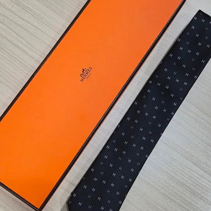 [BUNJANG] Hermes H Pattern Tie (Black) / 에르메스 H 패턴넥타이 (블랙)
