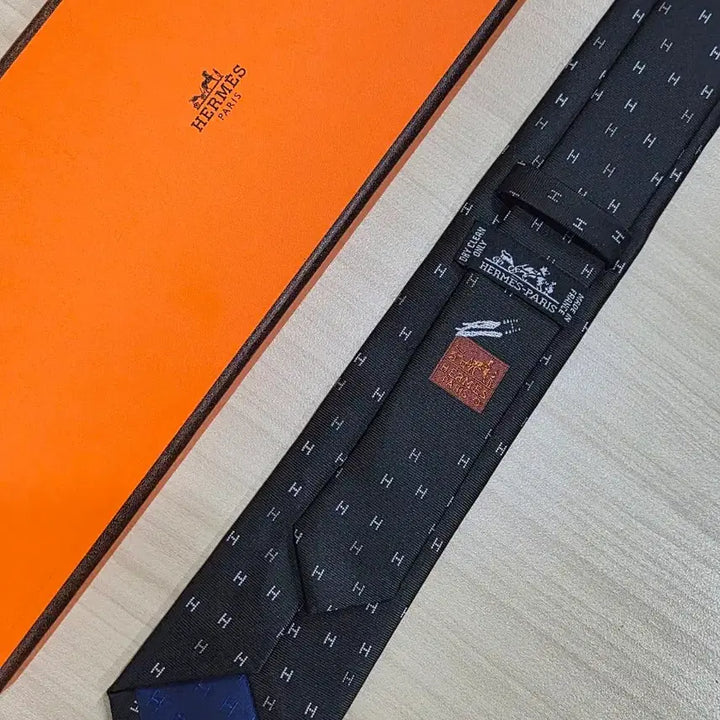 [BUNJANG] Hermes H Pattern Tie (Black) / 에르메스 H 패턴넥타이 (블랙)